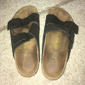 Birkenstock Arizona’s size 37 regular.